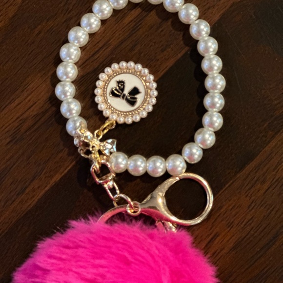 Key chain Pom Pom wristlet pearl sweet16 keychain with charm pompom pink - Picture 5 of 11